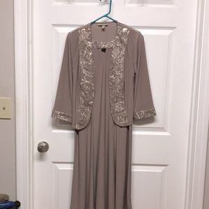 Beautiful, Maya Brooke, 3/4 sleeve sequin embellished Jacket Dress, size 8.